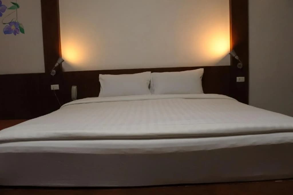 Suriwongse Tower Inn - photo 14