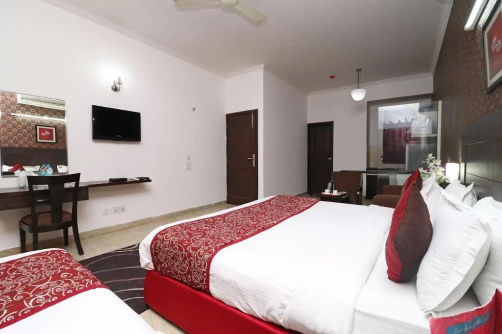 Hotel Jashn Inn near Apollo Hospital, Delhi - photo 14