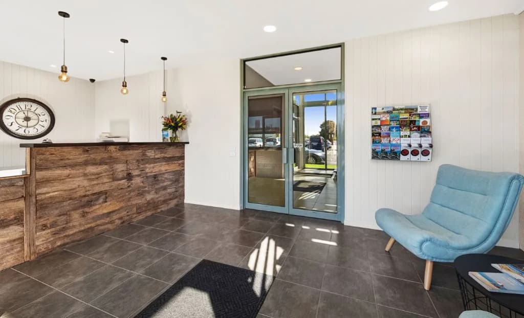 Moonlight Bay Apartments - photo 2