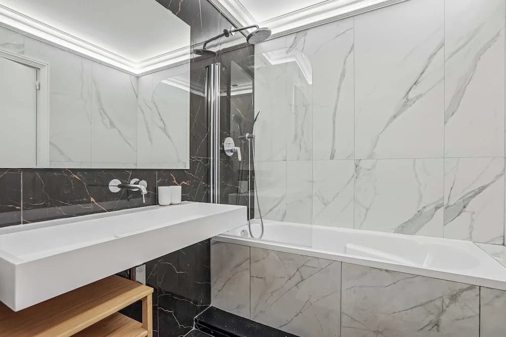 Superb Haussmann-style apt - 2bdr/6p - Trocadero - photo 7