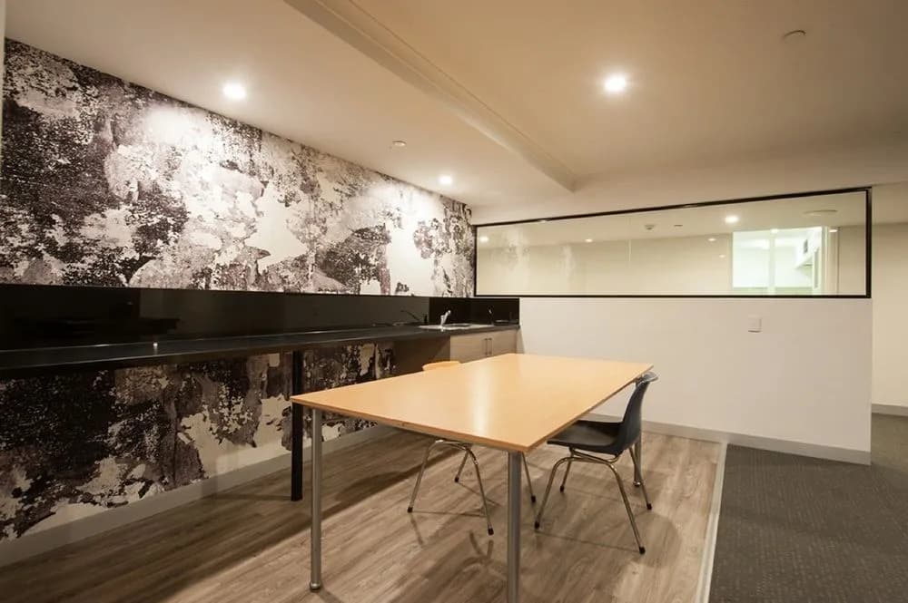 Accommodating Luxuries - CBD Apartment - photo 17