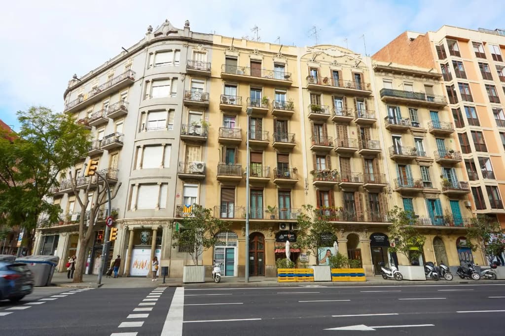 42ARA156 - Spacious apartment in Eixample - photo 1