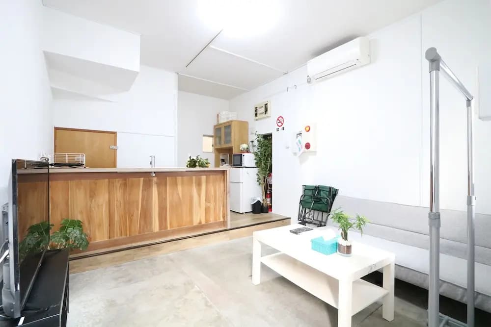 Simon's house Shinjuku - photo 2