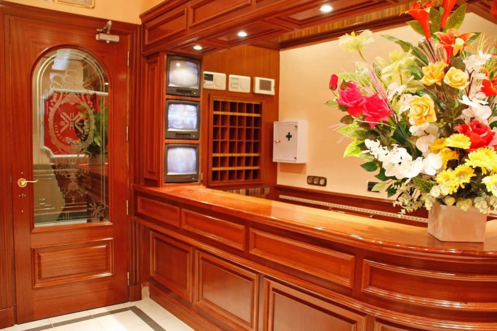 Hostal Victoria II - photo 2
