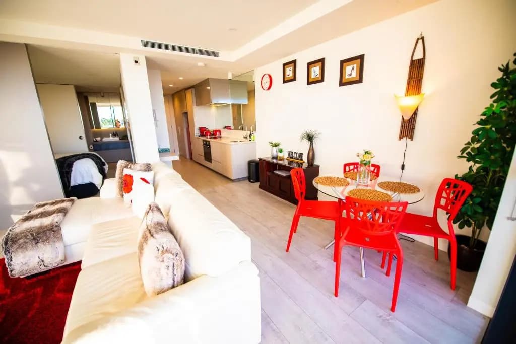 Modern, Clean, Luxury at the Right Price..... - photo 4