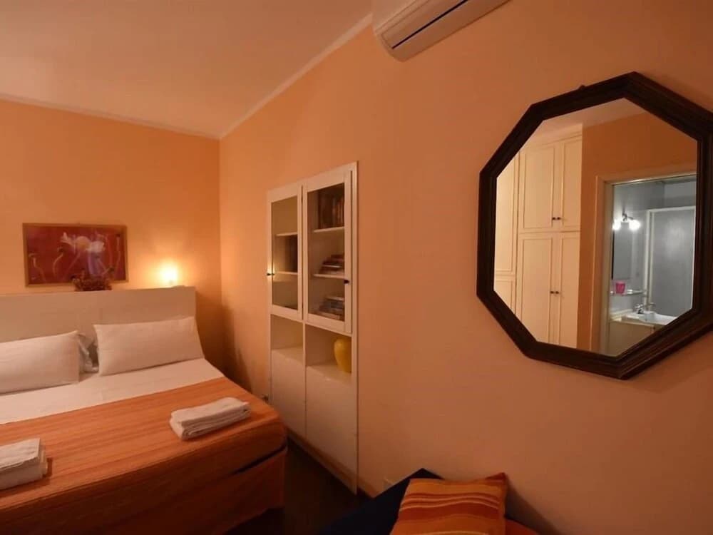 Leone Guesthouse - photo 3