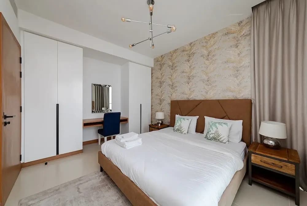 Stylish 2BR with Marina Views - photo 1