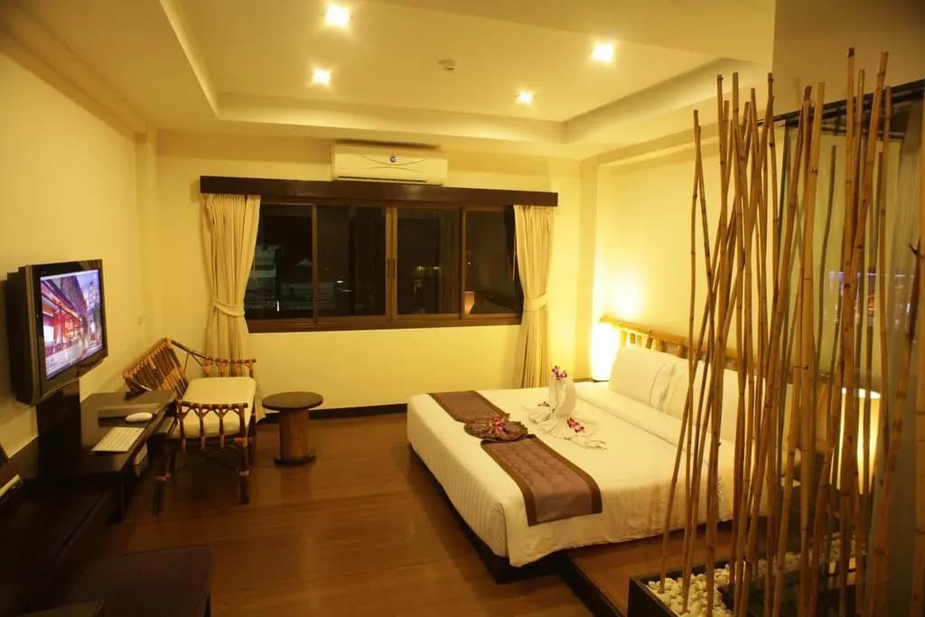 Bamboo House Phuket Hotel - photo 4