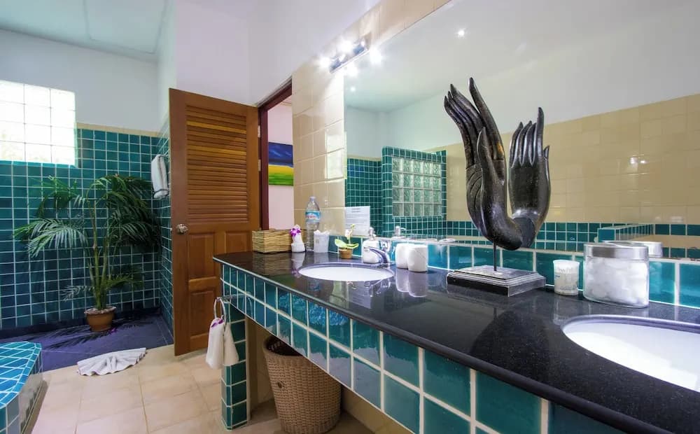 Luxury Four Bed Villa Jasmine, Infinity Pool, Full Staff , Chef and Breakfasts - photo 8