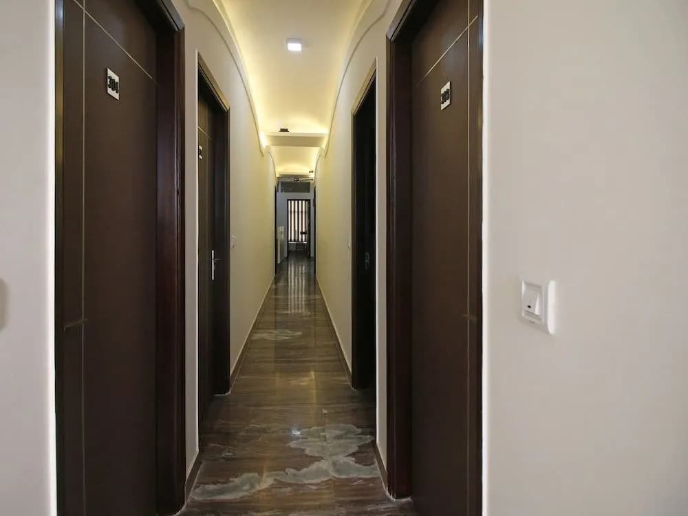 OYO Rooms Paschim Vihar - photo 8
