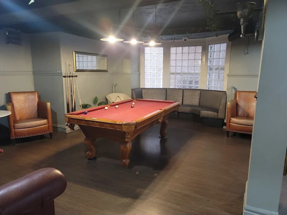 Ansonia Hotel - Hostel - photo 15