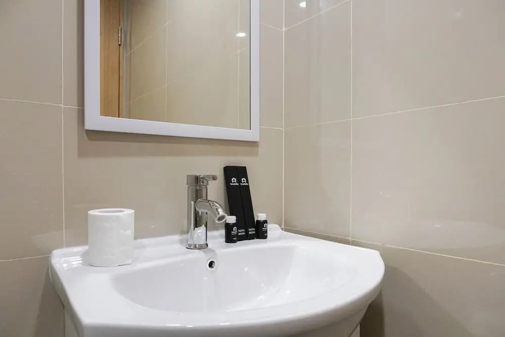 Modern 2BR Apartment at Maqna Residence - photo 23