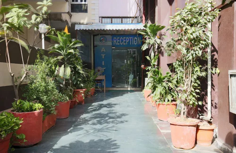 FabHotel Kailash Colony Metro Station - photo 1