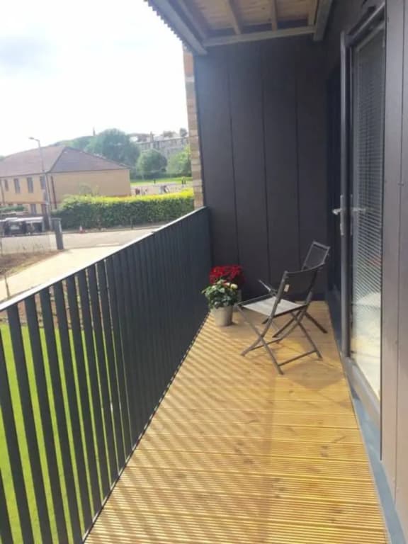 1 Bedroom Apartment With Free Parking Sleeps 2 in City Centre - photo 11