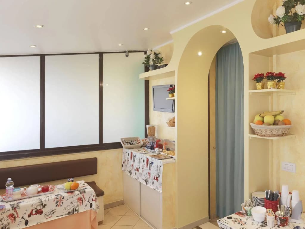 Hotel Arco Romana - photo 11