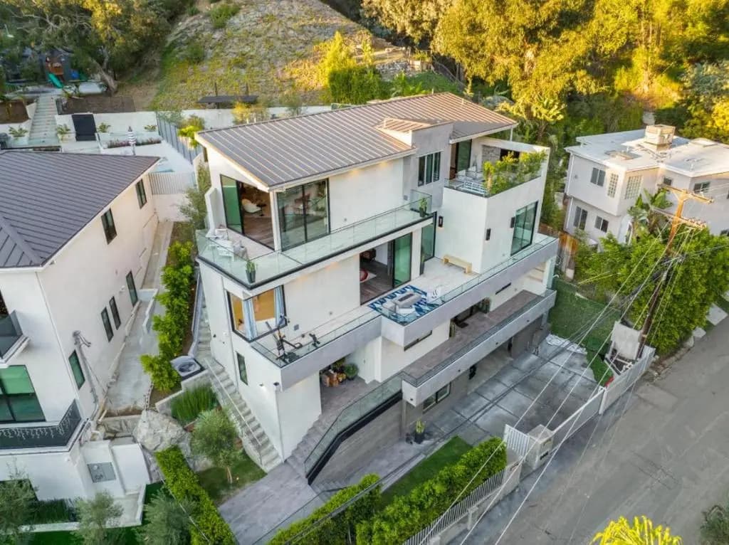 Willow Glen - Hollywood Hills Multi-level Villa With Theater & Pool - photo 17