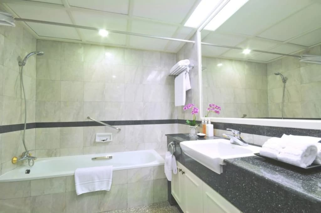 Centre Point Plus Hotel Pratunam - photo 10