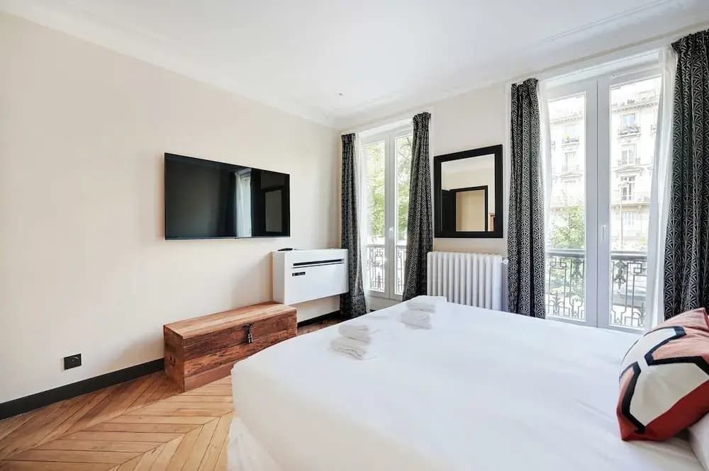 Charming apt - 2br/6p - Ternes/ Arc de Triomphe - photo 3