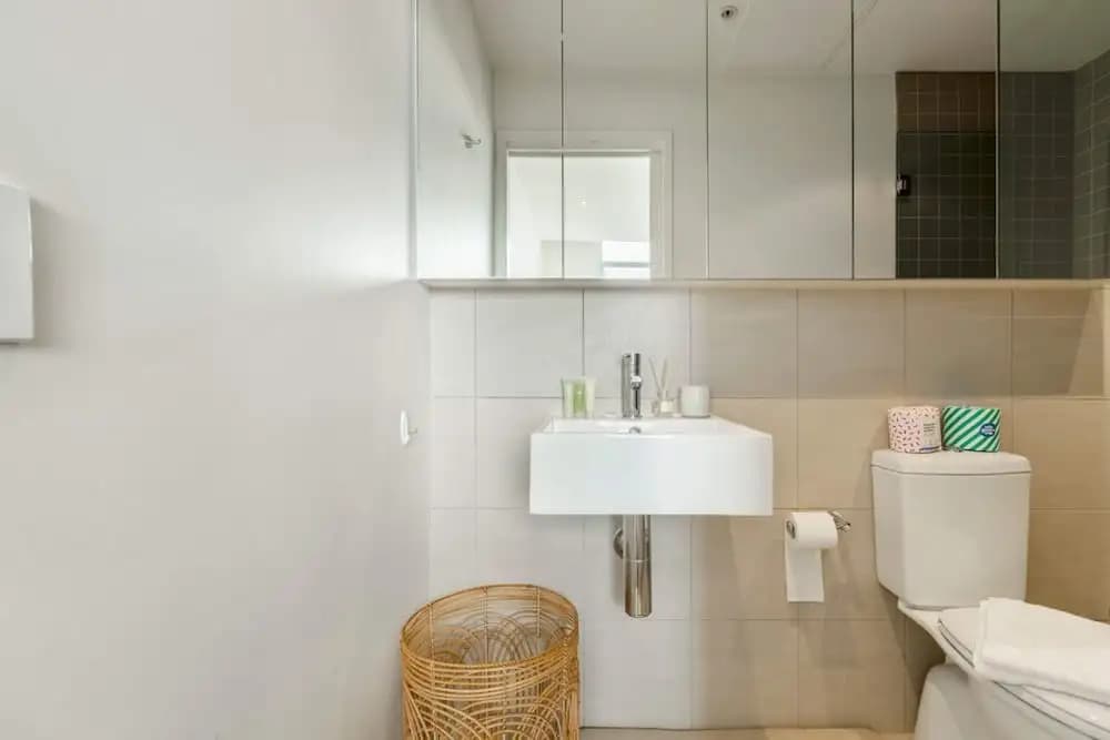 Stunning View 2-bed in Port Melbourne w/ Parking - photo 22