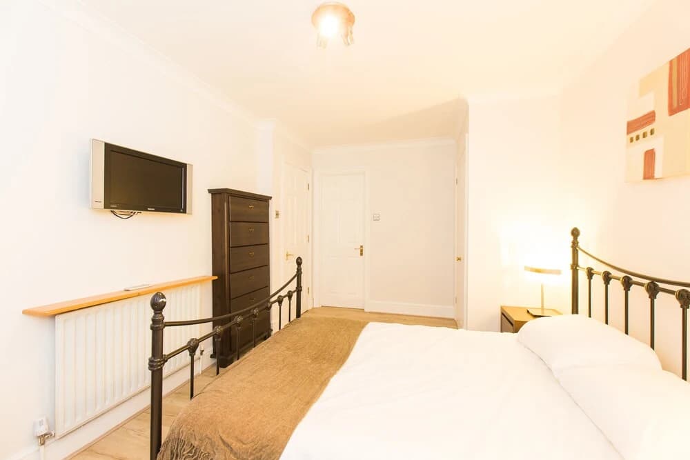 Three Bedroom Limehouse - photo 13