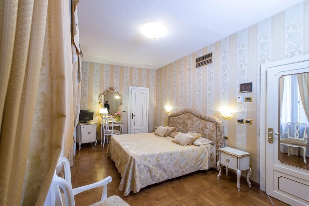 Hotel San Zaccaria - photo 17