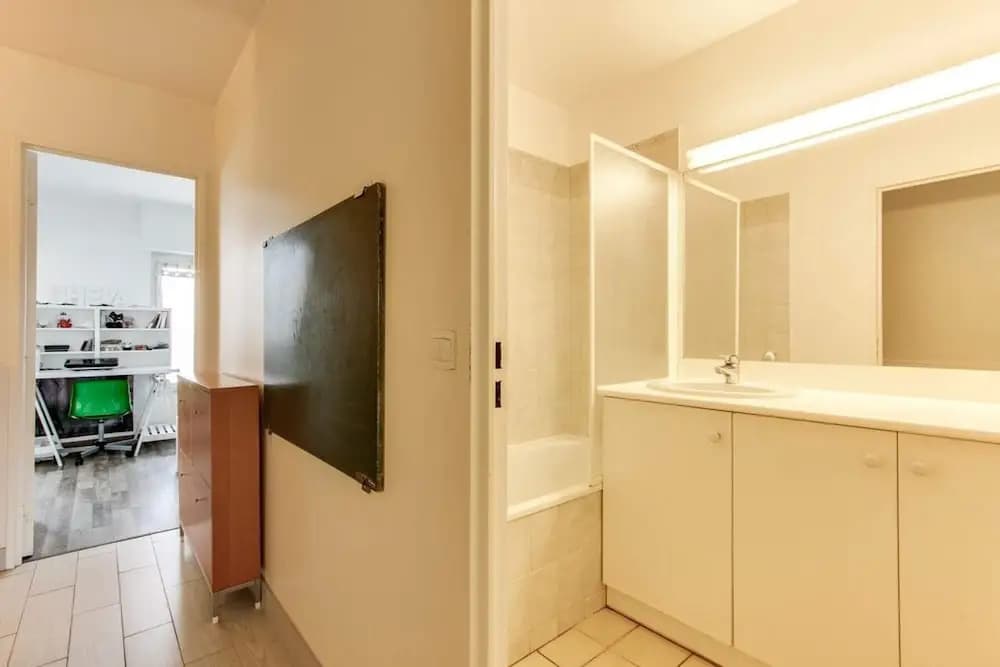 Bright 3BR Duplex Near Nation - photo 7