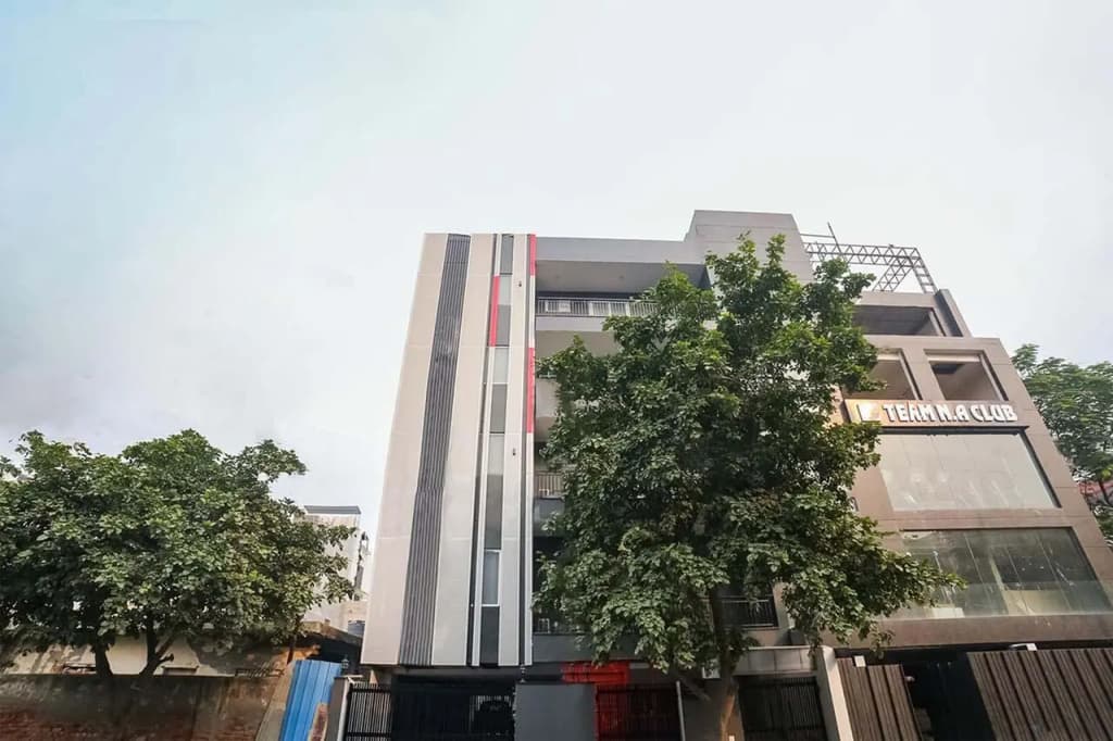 Hotel Pink Saffron - photo 2