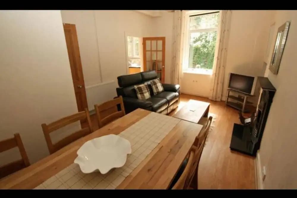 Central Waterfront Flat With Great Views - photo 3