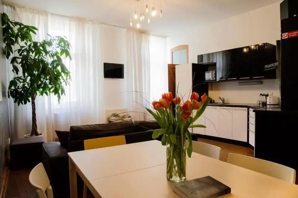 The Republic Garden - Hostel - photo 3
