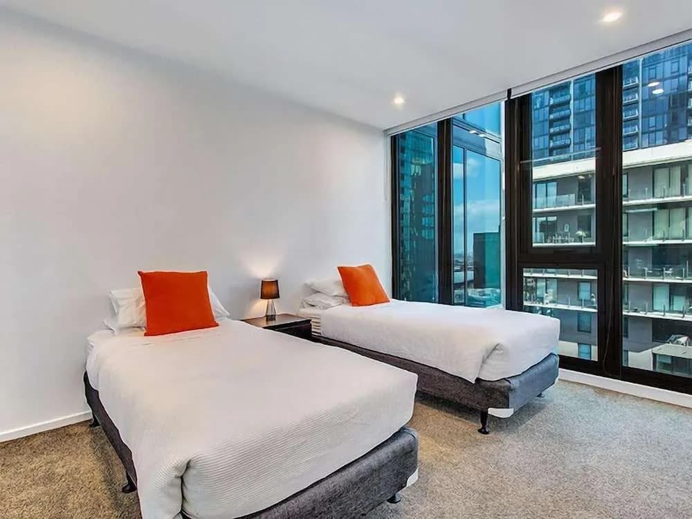 MJ Shortstay Southbank Grande Apartments - photo 1