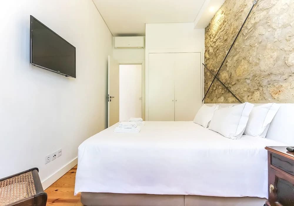 JOIVY Polished 1BR Apt, close by Avenida da Liberdade - photo 3
