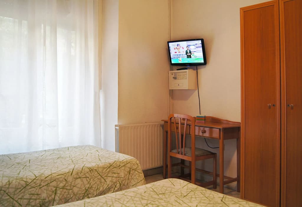 Hostal Fuencarral Kryse - photo 3