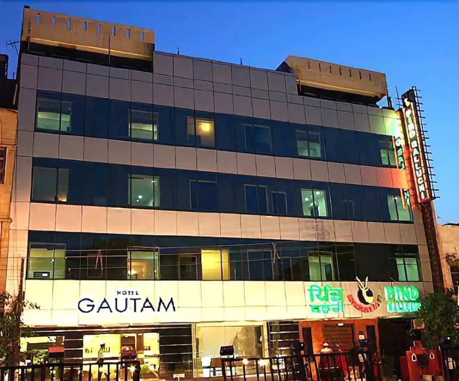 Hotel Gautam Deluxe - photo 1