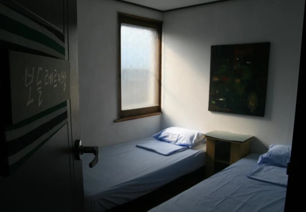 Poet Guesthouse - photo 27