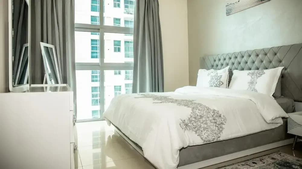Spacious Apartment in Marina Dubai - photo 7