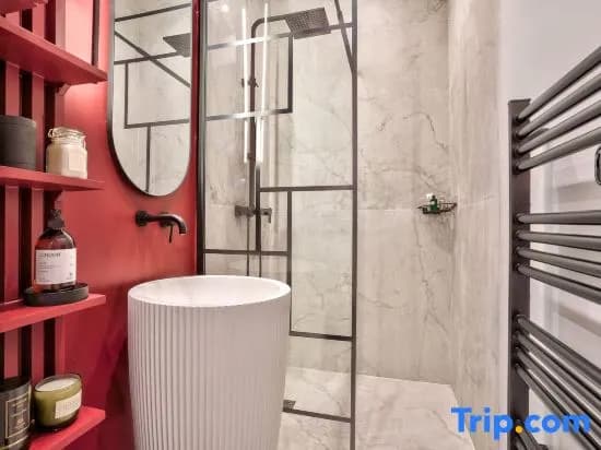 NEW! Eiffel Tour Splendid 2BR apt in Paris - photo 10