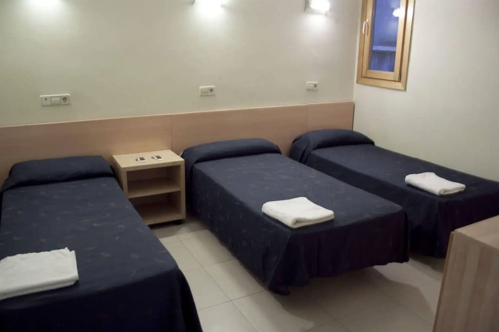 Hostal Bedmates - photo 4