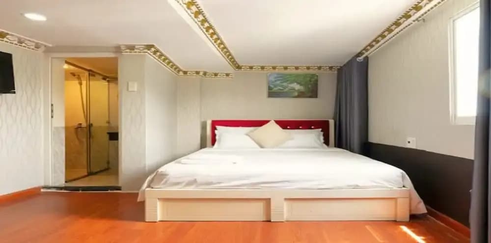 Crowne Bui Vien Hotel - photo 46