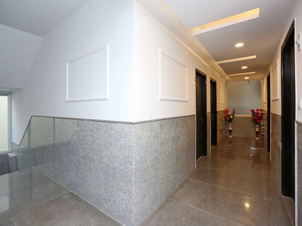 OYO 14769 Hotel Belmond - photo 11