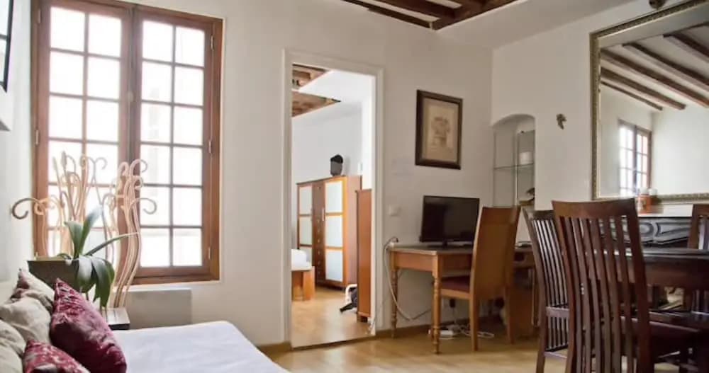 Saint Sulpice Apartment - photo 4