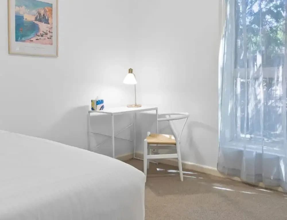 Charming Inner-city Stay- Space, Style & Location - photo 1