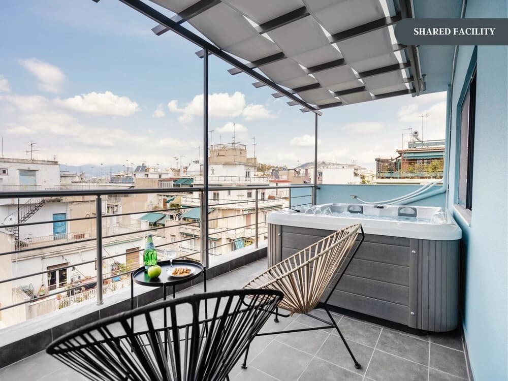 "sanders Home Suites - Bright Downtown 1-bdr. Apt." - photo 10