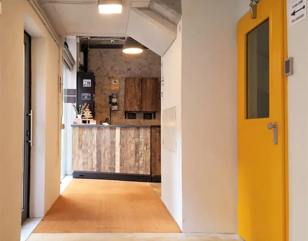 Ten To Go Hostel - photo 2