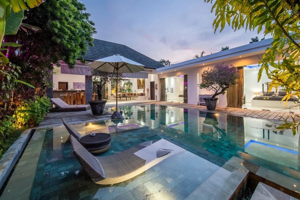 Elegant Private Villa, 3 BR, Seminyak With Staff - photo 15