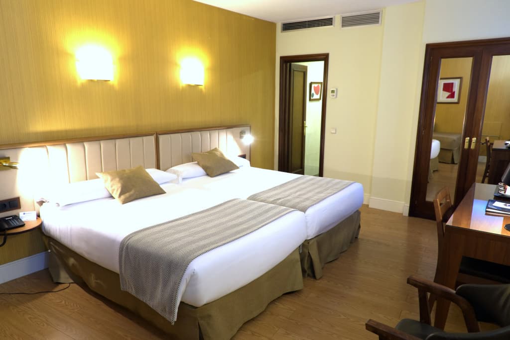 Los Condes Hotel - photo 9