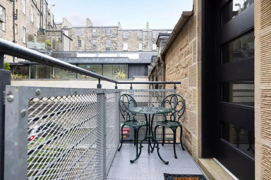 ALTIDO Contemporary and Vibrant 1BR flat near Princes Street - photo 12