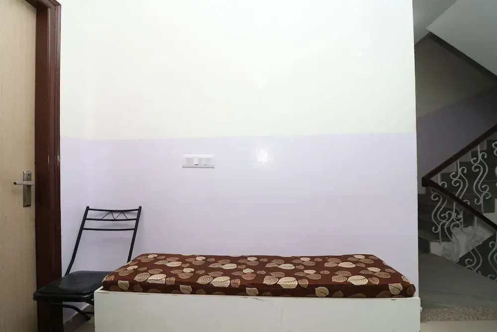 OYO 28620 Hotel Monarch - photo 2