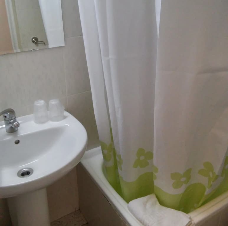 Hostal Lesseps - photo 7