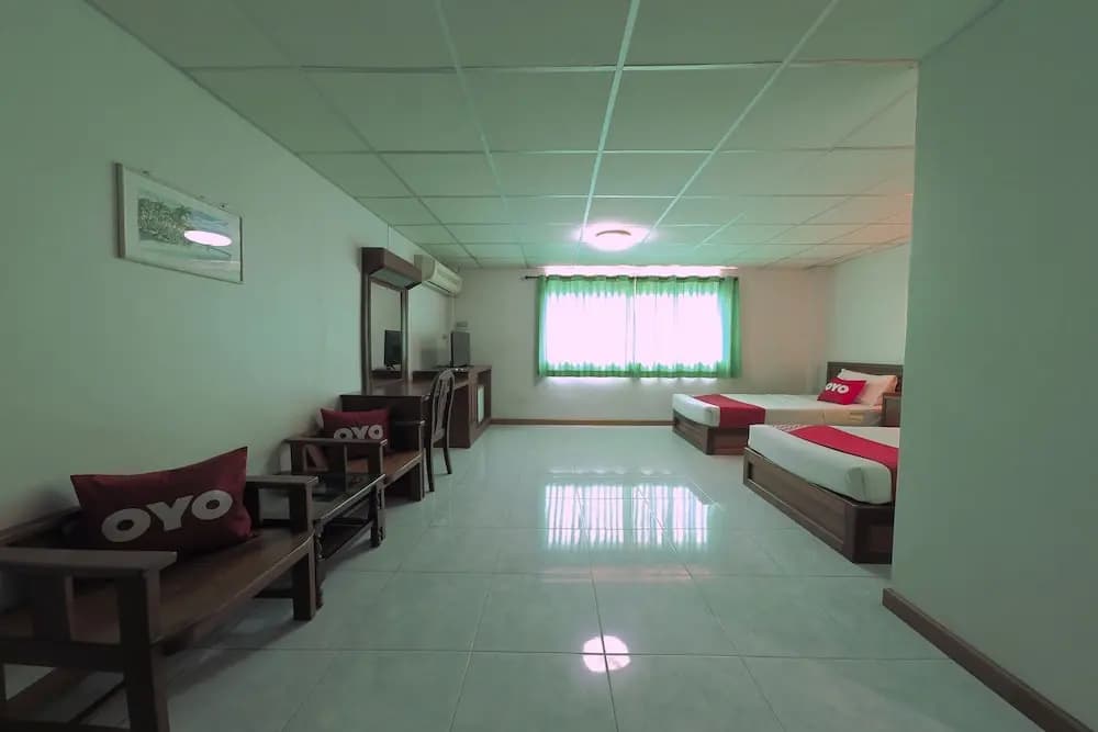 OYO 468 Dumrong Town Hotel - photo 11