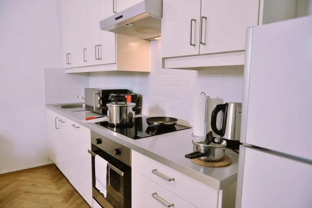 Jimmy's Apartments Suites - photo 11